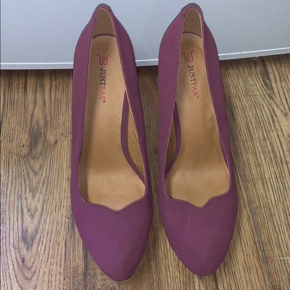 Size 9 heels - never worn - Picture 2 of 3